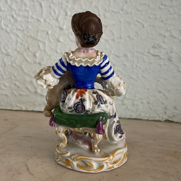 Vintage Sitzendorf porcelain figurine of woman with lamb - Picture 4 of 7